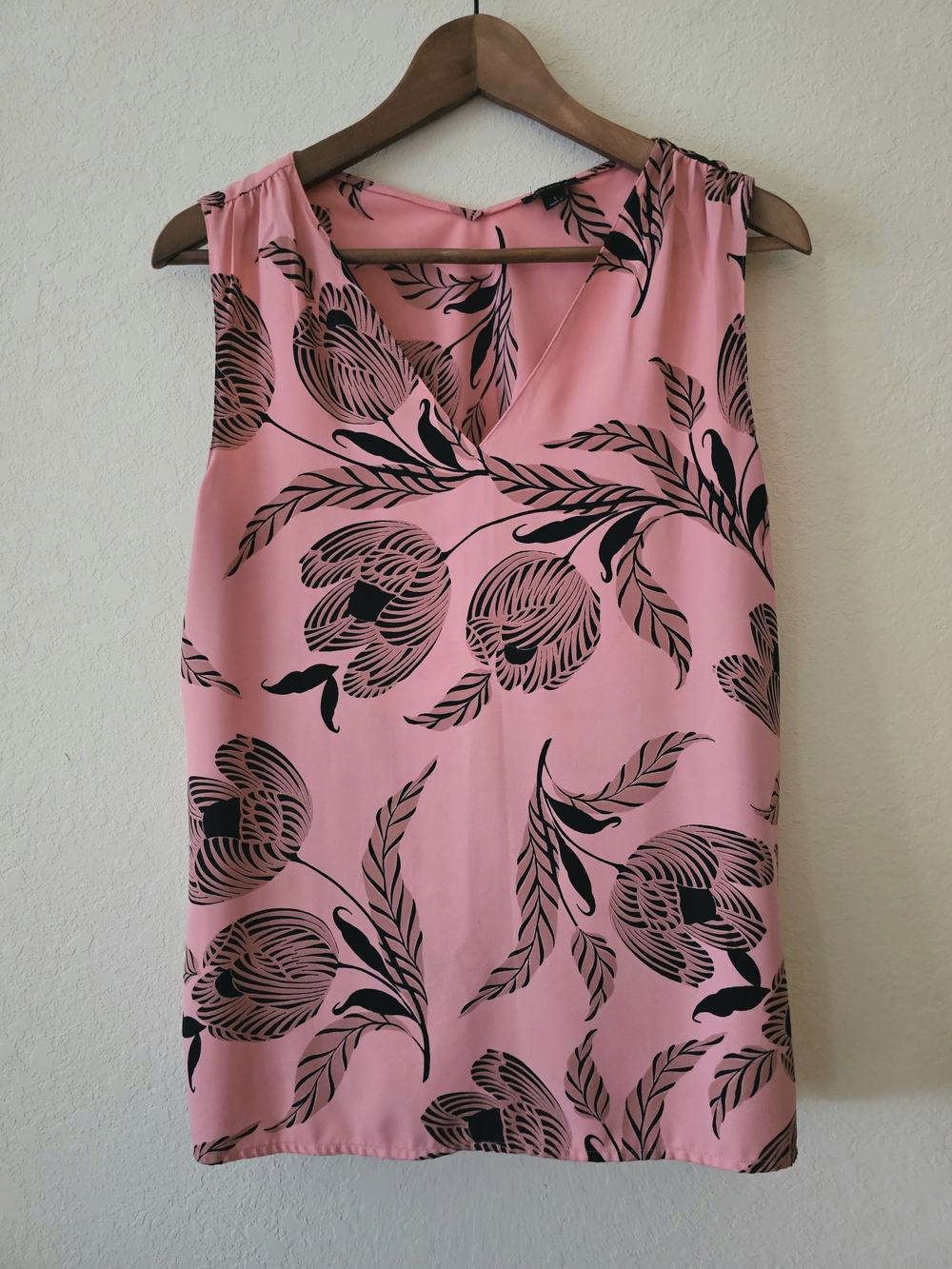 Ann Taylor Pink Sleeveless Floral Print V-Neck Tank Top